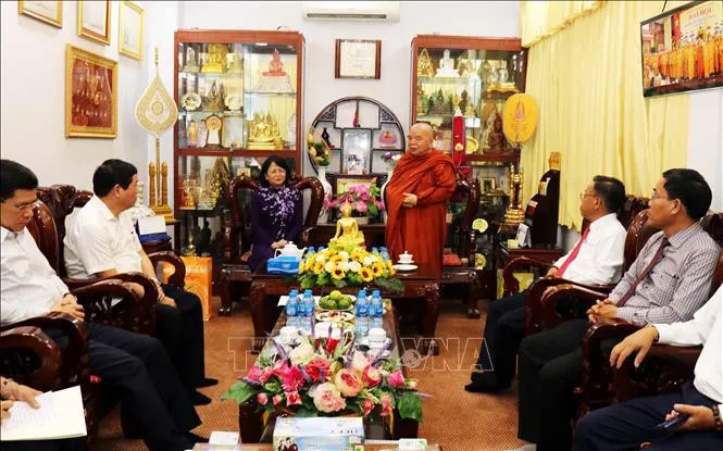 Phó Chủ tịch nước Đặng Thị Ngọc Thịnh chúc mừng lễ Phật Đản - Ảnh 3. Phó Chủ tịch nước Đặng Thị Ngọc Thịnh chúc mừng lễ Phật Đản - Ảnh 3.