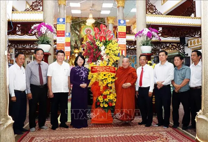 Phó Chủ tịch nước Đặng Thị Ngọc Thịnh chúc mừng lễ Phật Đản - Ảnh 1. Phó Chủ tịch nước Đặng Thị Ngọc Thịnh chúc mừng lễ Phật Đản - Ảnh 1.
