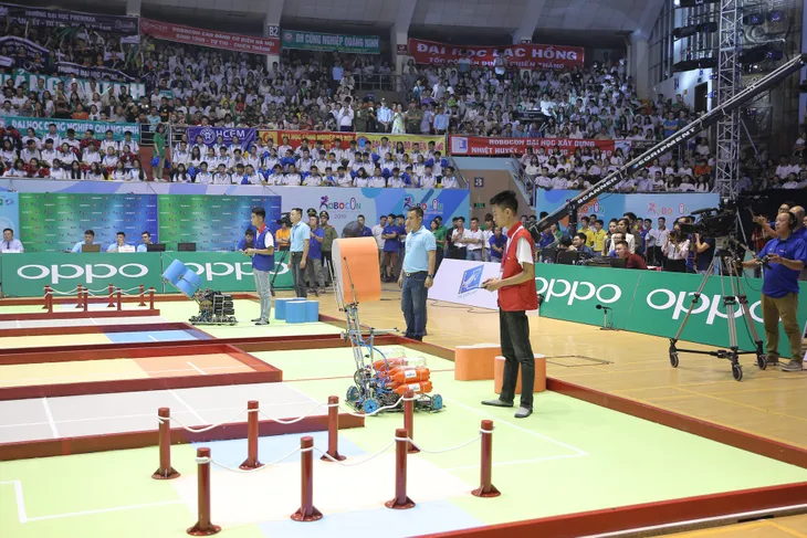 VCK Robocon Việt Nam 2019: Kỷ lục Uukhai được xác lập ngay từ đêm mở màn - Ảnh 5. VCK Robocon Việt Nam 2019: Kỷ lục Uukhai được xác lập ngay từ đêm mở màn - Ảnh 5.