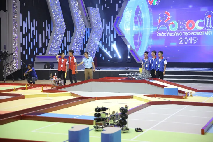 VCK Robocon Việt Nam 2019: Kỷ lục Uukhai được xác lập ngay từ đêm mở màn - Ảnh 7. VCK Robocon Việt Nam 2019: Kỷ lục Uukhai được xác lập ngay từ đêm mở màn - Ảnh 7.