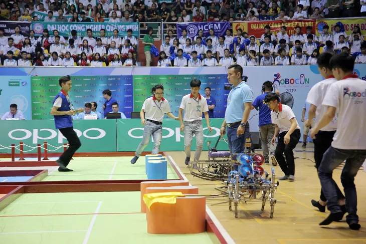 VCK Robocon Việt Nam 2019: Kỷ lục Uukhai được xác lập ngay từ đêm mở màn - Ảnh 34. VCK Robocon Việt Nam 2019: Kỷ lục Uukhai được xác lập ngay từ đêm mở màn - Ảnh 34.