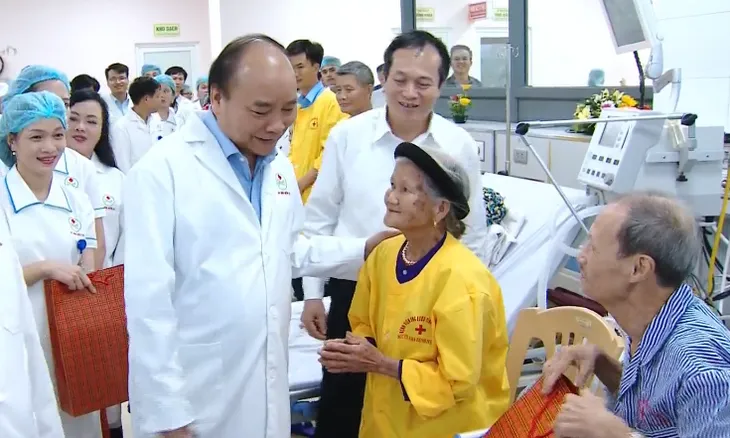 Thủ tướng tham quan Triển lãm Thanh Hóa xưa và nay - Ảnh 1. Thủ tướng tham quan Triển lãm Thanh Hóa xưa và nay - Ảnh 1.