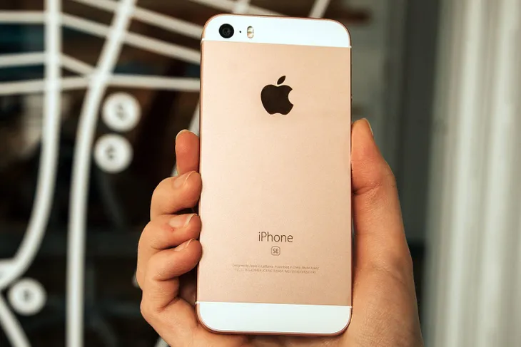 Choáng: iPhone SE được bán với giá chỉ hơn 2 triệu đồng! - Ảnh 1. Choáng: iPhone SE được bán với giá chỉ hơn 2 triệu đồng! - Ảnh 1.