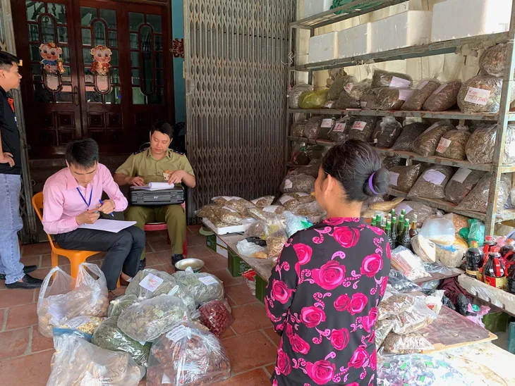 Lạng Sơn thu giữ hơn 240kg dược liệu không rõ nguồn gốc - Ảnh 1. Lạng Sơn thu giữ hơn 240kg dược liệu không rõ nguồn gốc - Ảnh 1.