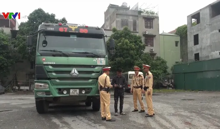 Phát hiện lái xe dương tính với ma túy trên Quốc lộ 21B - Ảnh 1. Phát hiện lái xe dương tính với ma túy trên Quốc lộ 21B - Ảnh 1.