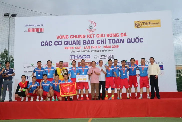 Đội tuyển VTV vô địch giải bóng đá các cơ quan báo chí toàn quốc Press Cup 2019 - Ảnh 2. Đội tuyển VTV vô địch giải bóng đá các cơ quan báo chí toàn quốc Press Cup 2019 - Ảnh 2.