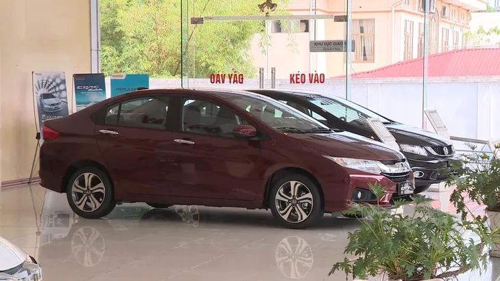 Doanh số bán xe ô tô ở Việt Nam tăng tốc - Ảnh 1. Doanh số bán xe ô tô ở Việt Nam tăng tốc - Ảnh 1.