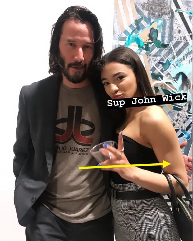 Fan ‘phát cuồng’ vì bàn tay lịch thiệp của Keanu Reeves - Ảnh 5. Fan ‘phát cuồng’ vì bàn tay lịch thiệp của Keanu Reeves - Ảnh 5.