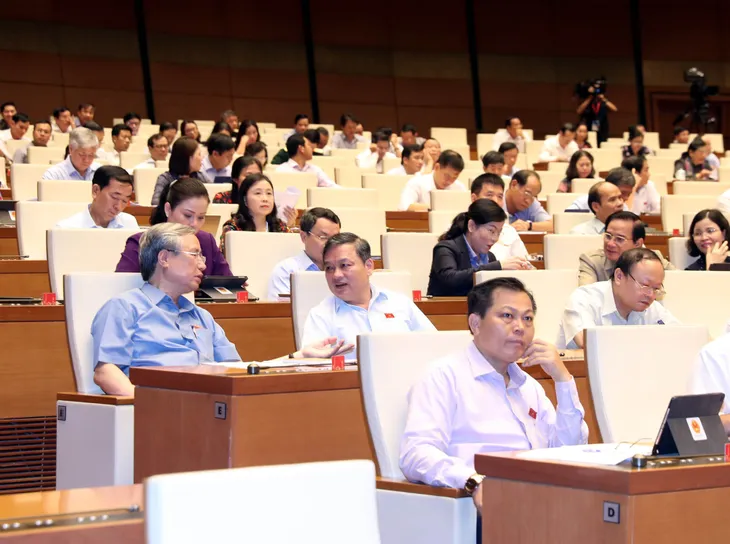 Ngày 11/6, Quốc hội biểu quyết thông qua hai Nghị quyết - Ảnh 1. Ngày 11/6, Quốc hội biểu quyết thông qua hai Nghị quyết - Ảnh 1.