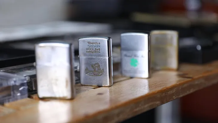 Chi hàng trăm triệu đồng để sưu tập bật lửa zippo - Ảnh 3. Chi hàng trăm triệu đồng để sưu tập bật lửa zippo - Ảnh 3.