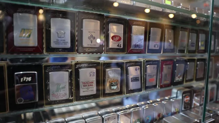 Chi hàng trăm triệu đồng để sưu tập bật lửa zippo - Ảnh 1. Chi hàng trăm triệu đồng để sưu tập bật lửa zippo - Ảnh 1.