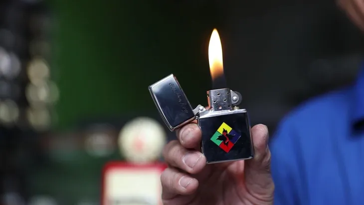 Chi hàng trăm triệu đồng để sưu tập bật lửa zippo - Ảnh 2. Chi hàng trăm triệu đồng để sưu tập bật lửa zippo - Ảnh 2.
