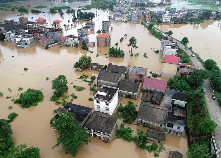 Mưa lớn gây ngập lụt ở miền Nam Trung Quốc - Ảnh 1. Mưa lớn gây ngập lụt ở miền Nam Trung Quốc - Ảnh 1.