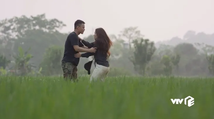 Mê cung - Tập 15: Sau khi bắn Hiền, Khánh (Hồng Đăng) ám ảnh tới mức này - Ảnh 2. Mê cung - Tập 15: Sau khi bắn Hiền, Khánh (Hồng Đăng) ám ảnh tới mức này - Ảnh 2.