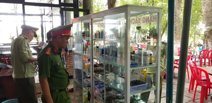 Bình Phước: Bắt giữ gần 1.200 sản phẩm mỹ phẩm, thực phẩm chức năng nhập lậu - Ảnh 2. Bình Phước: Bắt giữ gần 1.200 sản phẩm mỹ phẩm, thực phẩm chức năng nhập lậu - Ảnh 2.