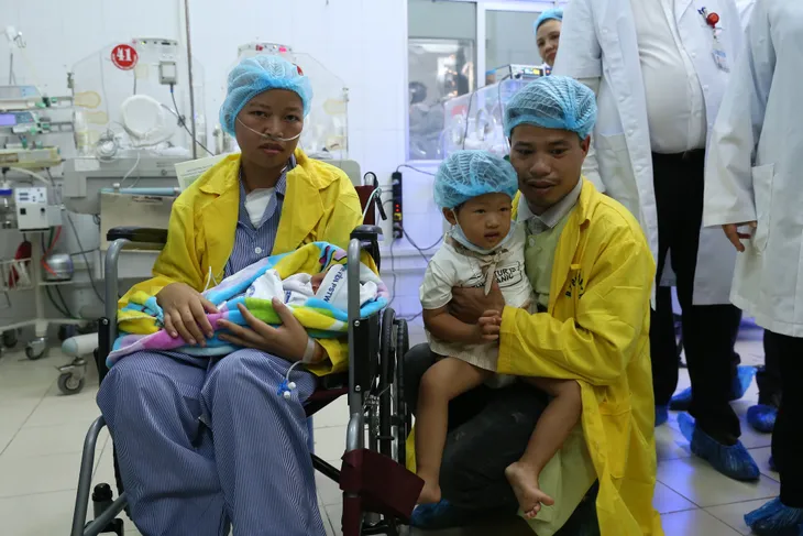 Mẹ con sản phụ ung thư vú giai đoạn cuối đã được gặp nhau - Ảnh 6. Mẹ con sản phụ ung thư vú giai đoạn cuối đã được gặp nhau - Ảnh 6.
