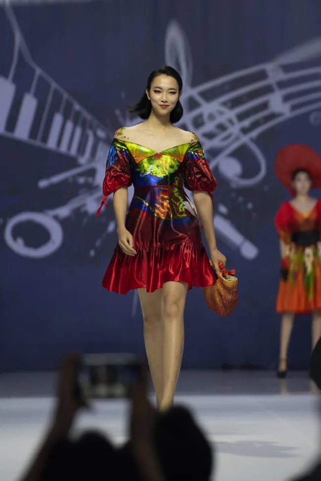 Bộ sưu tập Flower dream mở màn ASEAN WEEK 2019 - Ảnh 1. Bộ sưu tập Flower dream mở màn ASEAN WEEK 2019 - Ảnh 1.