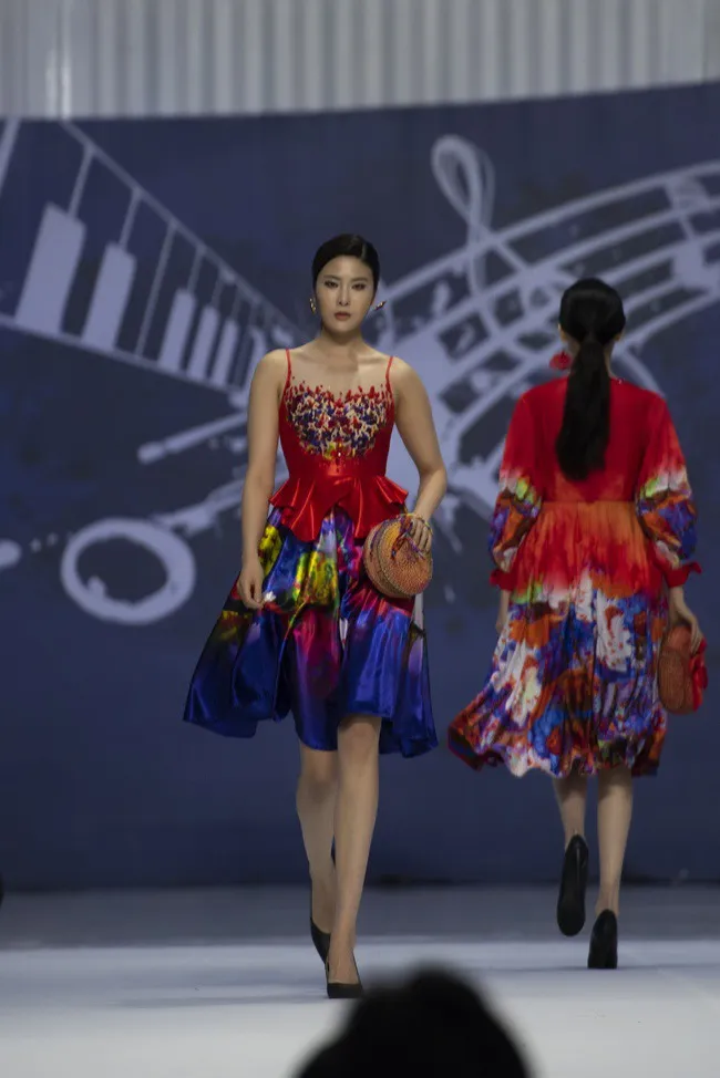 Bộ sưu tập Flower dream mở màn ASEAN WEEK 2019 - Ảnh 3. Bộ sưu tập Flower dream mở màn ASEAN WEEK 2019 - Ảnh 3.