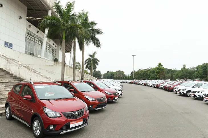 VinFast giao 650 xe Fadil tới khách hàng trong 1 ngày - Ảnh 5. VinFast giao 650 xe Fadil tới khách hàng trong 1 ngày - Ảnh 5.