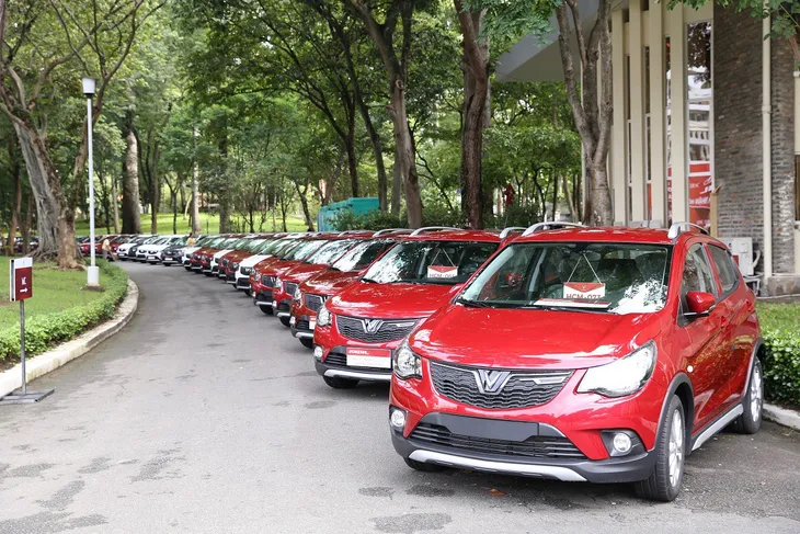 VinFast giao 650 xe Fadil tới khách hàng trong 1 ngày - Ảnh 6. VinFast giao 650 xe Fadil tới khách hàng trong 1 ngày - Ảnh 6.