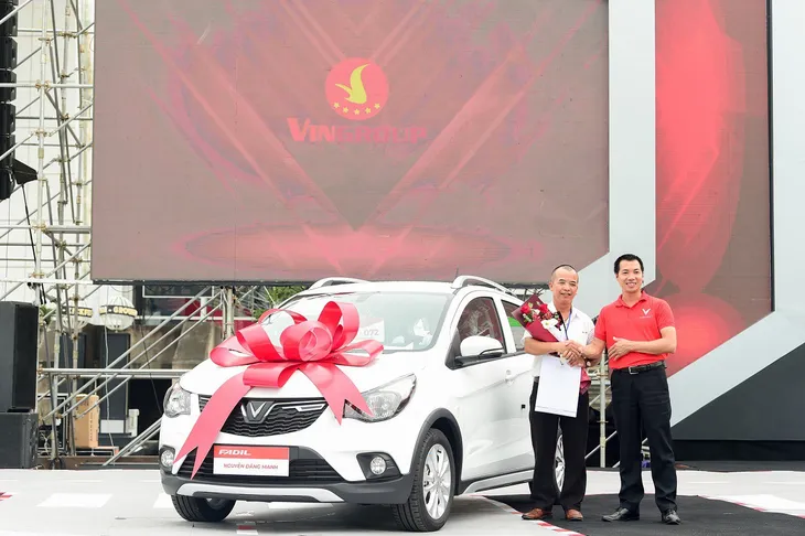 VinFast giao 650 xe Fadil tới khách hàng trong 1 ngày - Ảnh 1. VinFast giao 650 xe Fadil tới khách hàng trong 1 ngày - Ảnh 1.