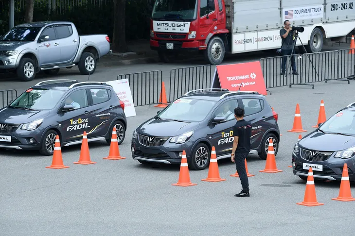 VinFast giao 650 xe Fadil tới khách hàng trong 1 ngày - Ảnh 9. VinFast giao 650 xe Fadil tới khách hàng trong 1 ngày - Ảnh 9.
