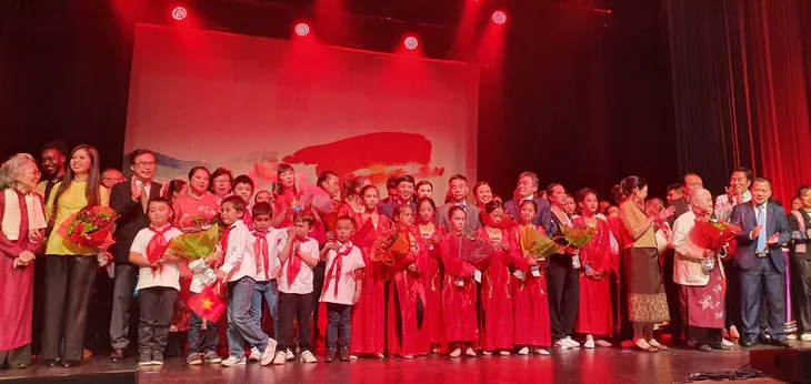 Thứ trưởng Nguyễn Quốc Cường dự Lễ kỷ niệm 100 năm ngày thành lập Hội người Việt Nam tại Pháp - Ảnh 2. Thứ trưởng Nguyễn Quốc Cường dự Lễ kỷ niệm 100 năm ngày thành lập Hội người Việt Nam tại Pháp - Ảnh 2.