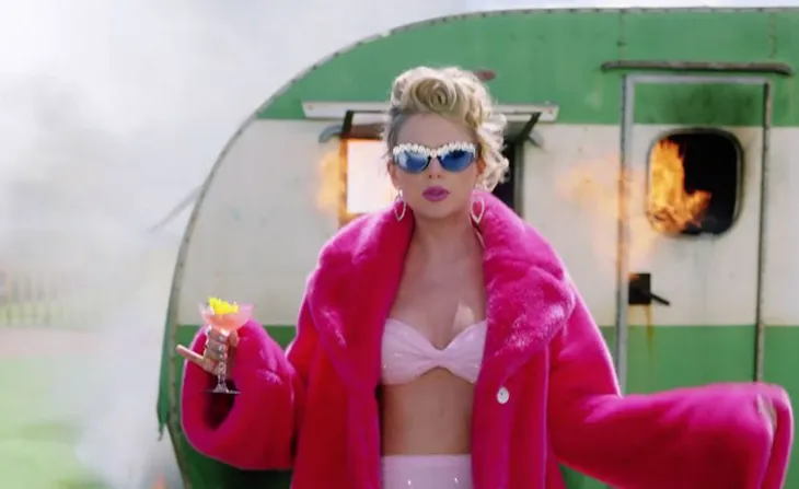 Taylor Swift ra mắt MV mới, fan “bấn loạn” khi thấy Katy Perry xuất hiện - Ảnh 3. Taylor Swift ra mắt MV mới, fan “bấn loạn” khi thấy Katy Perry xuất hiện - Ảnh 3.