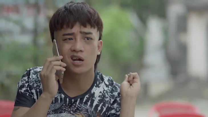 Mê cung - Tập 17: Em trai cùng cha khác mẹ của Lam Anh gãi tiền anh trai cùng mẹ khác cha với Lam Anh - Ảnh 2. Mê cung - Tập 17: Em trai cùng cha khác mẹ của Lam Anh gãi tiền anh trai cùng mẹ khác cha với Lam Anh - Ảnh 2.