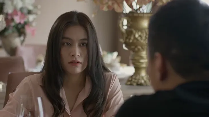 Mê cung - Tập 17: Lam Anh hồi hộp ra mắt mẹ Khánh, Đông Hòa lộ bản chất - Ảnh 1. Mê cung - Tập 17: Lam Anh hồi hộp ra mắt mẹ Khánh, Đông Hòa lộ bản chất - Ảnh 1.
