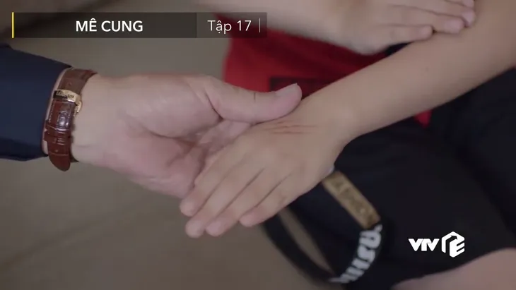 Mê cung - Tập 17: Rùng mình trước cách dạy con trai đầy tàn độc của Đồng Vĩnh - Ảnh 1. Mê cung - Tập 17: Rùng mình trước cách dạy con trai đầy tàn độc của Đồng Vĩnh - Ảnh 1.