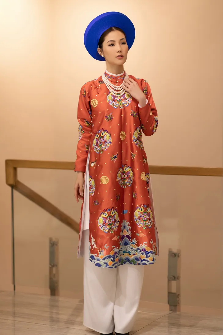 Trở lại với công việc, Diễm My 9X cực xinh đẹp và nền nã trong trang phục hoàng tộc - Ảnh 1. Trở lại với công việc, Diễm My 9X cực xinh đẹp và nền nã trong trang phục hoàng tộc - Ảnh 1.