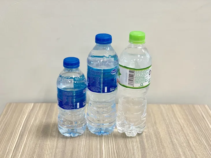 Quảng Ngãi đề xuất không thanh toán chi cho nước uống đóng chai - Ảnh 1.