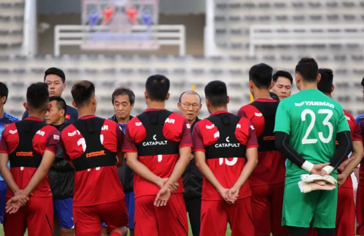 Buổi tập đầu tiên của ĐT Việt Nam tại Buriram: Khởi động nhẹ nhàng cho Kings Cup 2019 - Ảnh 2. Buổi tập đầu tiên của ĐT Việt Nam tại Buriram: Khởi động nhẹ nhàng cho Kings Cup 2019 - Ảnh 2.