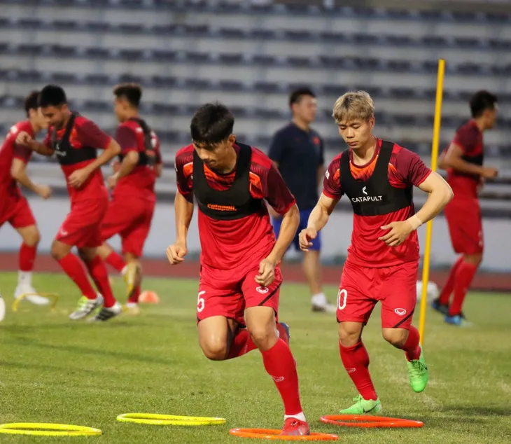 Buổi tập đầu tiên của ĐT Việt Nam tại Buriram: Khởi động nhẹ nhàng cho Kings Cup 2019 - Ảnh 11. Buổi tập đầu tiên của ĐT Việt Nam tại Buriram: Khởi động nhẹ nhàng cho Kings Cup 2019 - Ảnh 11.