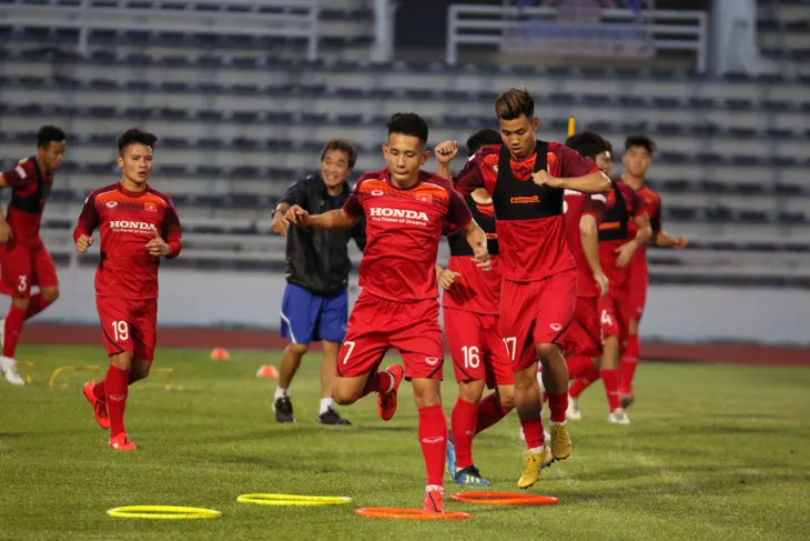 Buổi tập đầu tiên của ĐT Việt Nam tại Buriram: Khởi động nhẹ nhàng cho Kings Cup 2019 - Ảnh 12. Buổi tập đầu tiên của ĐT Việt Nam tại Buriram: Khởi động nhẹ nhàng cho Kings Cup 2019 - Ảnh 12.