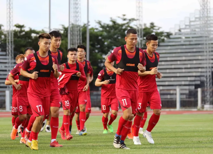 Buổi tập đầu tiên của ĐT Việt Nam tại Buriram: Khởi động nhẹ nhàng cho Kings Cup 2019 - Ảnh 7. Buổi tập đầu tiên của ĐT Việt Nam tại Buriram: Khởi động nhẹ nhàng cho Kings Cup 2019 - Ảnh 7.