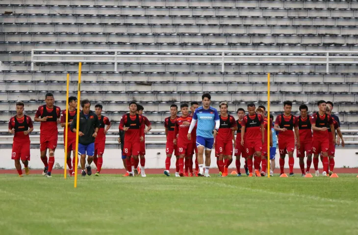 Buổi tập đầu tiên của ĐT Việt Nam tại Buriram: Khởi động nhẹ nhàng cho Kings Cup 2019 - Ảnh 8. Buổi tập đầu tiên của ĐT Việt Nam tại Buriram: Khởi động nhẹ nhàng cho Kings Cup 2019 - Ảnh 8.
