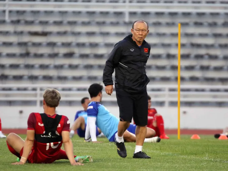 Buổi tập đầu tiên của ĐT Việt Nam tại Buriram: Khởi động nhẹ nhàng cho Kings Cup 2019 - Ảnh 9. Buổi tập đầu tiên của ĐT Việt Nam tại Buriram: Khởi động nhẹ nhàng cho Kings Cup 2019 - Ảnh 9.