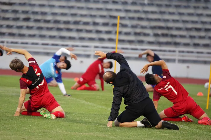 Buổi tập đầu tiên của ĐT Việt Nam tại Buriram: Khởi động nhẹ nhàng cho Kings Cup 2019 - Ảnh 10. Buổi tập đầu tiên của ĐT Việt Nam tại Buriram: Khởi động nhẹ nhàng cho Kings Cup 2019 - Ảnh 10.