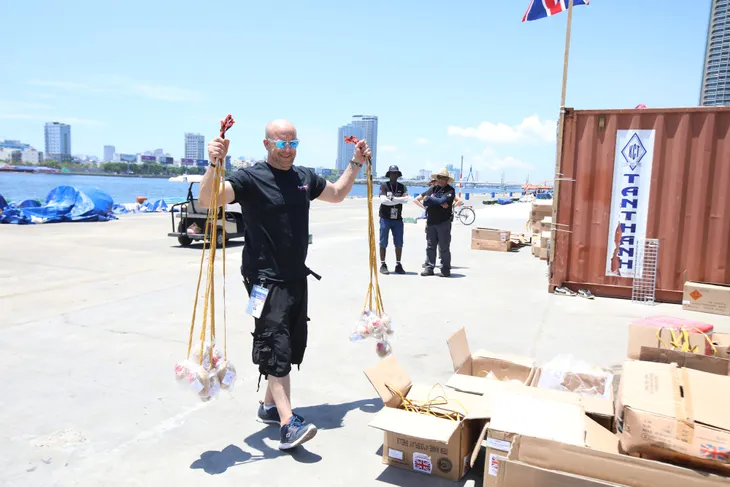 Khám phá kho pháo hoa của đội Anh và Trung Quốc tại Lễ hội pháo hoa quốc tế Đà Nẵng 2019 - Ảnh 11. Khám phá kho pháo hoa của đội Anh và Trung Quốc tại Lễ hội pháo hoa quốc tế Đà Nẵng 2019 - Ảnh 11.