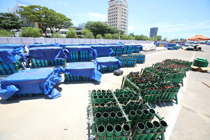 Khám phá kho pháo hoa của đội Anh và Trung Quốc tại Lễ hội pháo hoa quốc tế Đà Nẵng 2019 - Ảnh 15. Khám phá kho pháo hoa của đội Anh và Trung Quốc tại Lễ hội pháo hoa quốc tế Đà Nẵng 2019 - Ảnh 15.