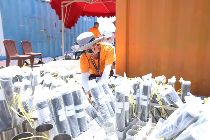 Khám phá kho pháo hoa của đội Anh và Trung Quốc tại Lễ hội pháo hoa quốc tế Đà Nẵng 2019 - Ảnh 5. Khám phá kho pháo hoa của đội Anh và Trung Quốc tại Lễ hội pháo hoa quốc tế Đà Nẵng 2019 - Ảnh 5.