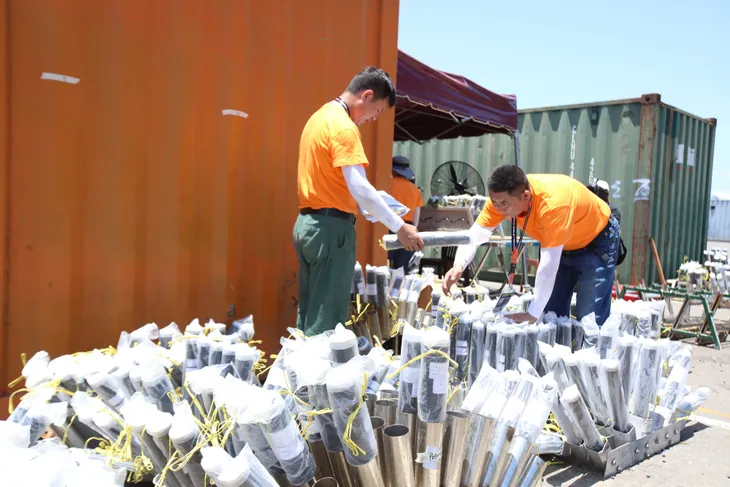 Khám phá kho pháo hoa của đội Anh và Trung Quốc tại Lễ hội pháo hoa quốc tế Đà Nẵng 2019 - Ảnh 7. Khám phá kho pháo hoa của đội Anh và Trung Quốc tại Lễ hội pháo hoa quốc tế Đà Nẵng 2019 - Ảnh 7.