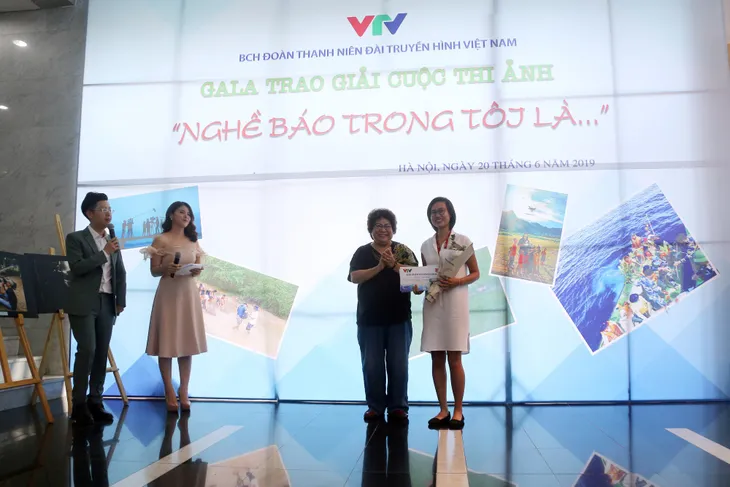 Chiêm ngưỡng các tác phẩm xuất sắc tại cuộc thi ảnh Nghề báo trong tôi là... - Ảnh 1.