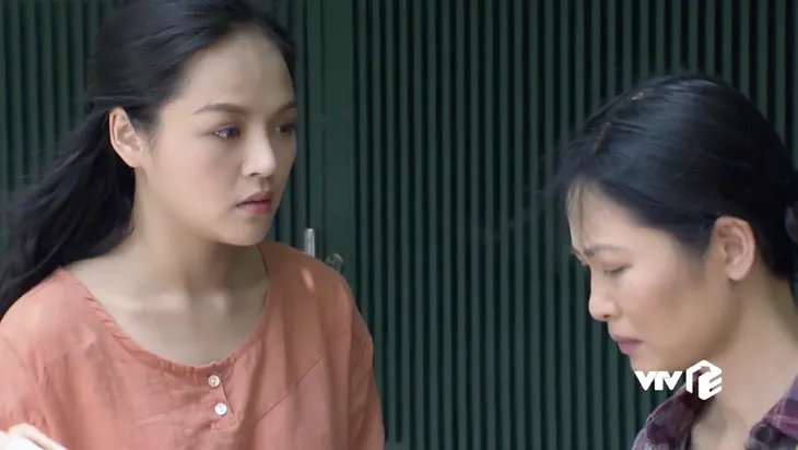 Về nhà đi con - Tập 48: Ba chị em Huệ, Thư, Dương chết lặng giây phút nhìn thấy người phụ nữ giống mẹ mình như đúc - Ảnh 4. Về nhà đi con - Tập 48: Ba chị em Huệ, Thư, Dương chết lặng giây phút nhìn thấy người phụ nữ giống mẹ mình như đúc - Ảnh 4.