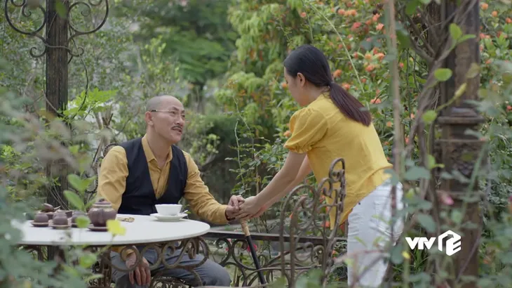 Mê cung - Tập 18: Hai người vợ đều sống trong tủi nhục, Đồng Vĩnh vẫn tòm tem giúp việc trẻ đẹp - Ảnh 4. Mê cung - Tập 18: Hai người vợ đều sống trong tủi nhục, Đồng Vĩnh vẫn tòm tem giúp việc trẻ đẹp - Ảnh 4.