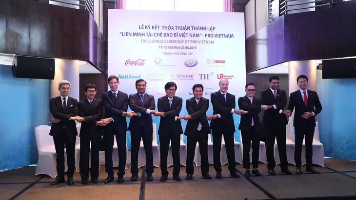 9 ông lớn ngành hàng tiêu dùng: “Đến năm 2030, chúng tôi sẽ tái chế toàn bộ bao bì sản phẩm bán ra thị trường” - Ảnh 1. 9 ông lớn ngành hàng tiêu dùng: “Đến năm 2030, chúng tôi sẽ tái chế toàn bộ bao bì sản phẩm bán ra thị trường” - Ảnh 1.