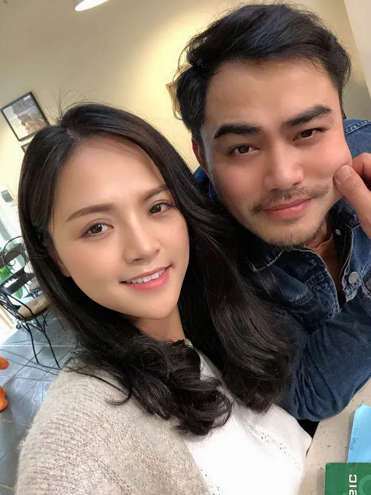 Loạt ảnh selfie yêu hết nấc của dàn diễn viên phim Về nhà đi con - Ảnh 10. Loạt ảnh selfie yêu hết nấc của dàn diễn viên phim Về nhà đi con - Ảnh 10.
