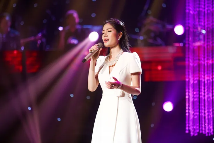 Thần tượng Bolero: Được khen ngợi là hoàn hảo nhưng Phương Ý vẫn tụt hạng - Ảnh 5. Thần tượng Bolero: Được khen ngợi là hoàn hảo nhưng Phương Ý vẫn tụt hạng - Ảnh 5.